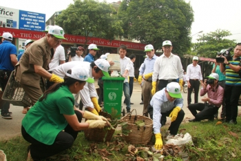 Lễ ra quân thu gom rác hưởng ứng chiến dịch Làm cho thế giới sạch hơn năm 2017